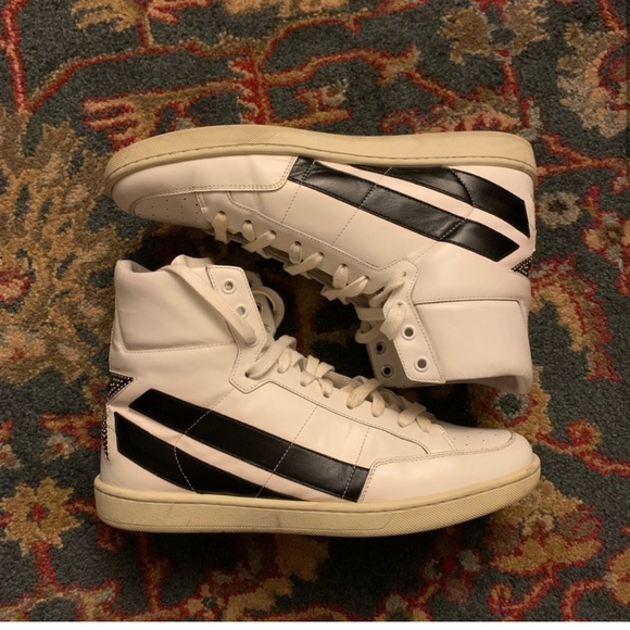 Saint Laurent high top sneakers
Good condition- barely worn
Original box - Picture 3 of 4